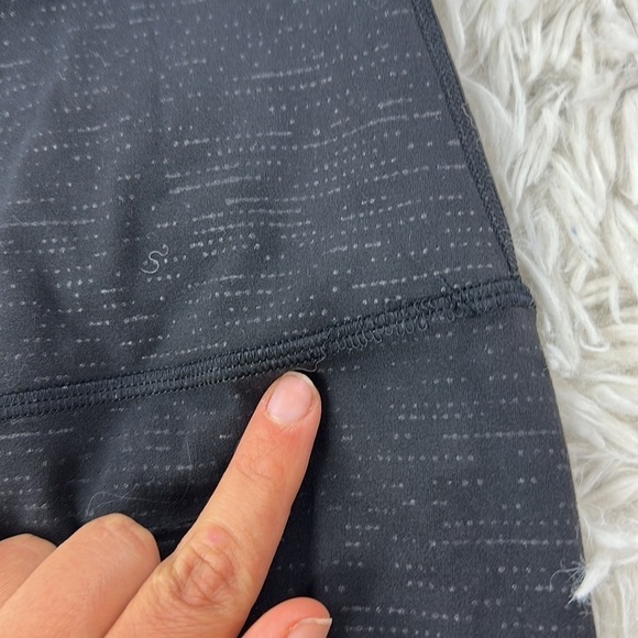 Lululemon Align Crop *21" Stride Emboss Black - Picture 3 of 6